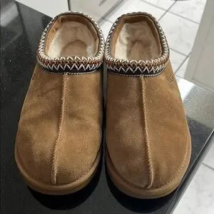 UGG | Shoes | Ugg Tan Suede Slipon Loafers With Cozy Design  display picture 3